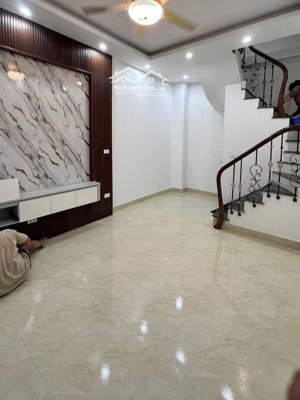 bán nhà. sát phố lê duẩn. gần cv thống nhất. ga hà nội di chuyển 5 phút. 2 mặt thoáng