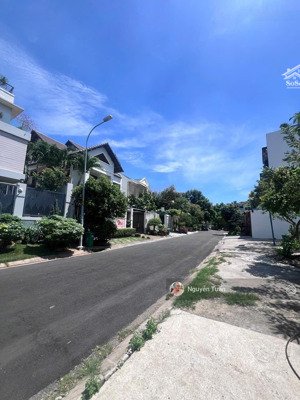 biệt thự siêu vip nguyễn văn hưởng, thảo điền giá chỉ 90 tỷ .dt: khủng: 15 x 26m (382.5m²)