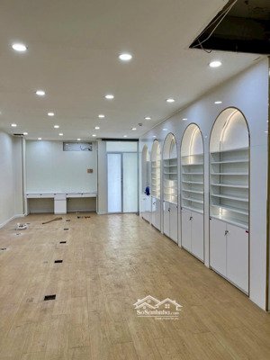 cho thuê mt lê văn duyệt, phường 1, bình thạnh - cách quận 1 chỉ 30m - nhà 7 tầng, vỉa hè 8m.