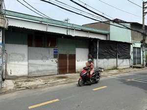 mt âu cơ p14 tân bình dt 3.9m x28m, cn 100m² giá 13.5 tỷ bớt lộc