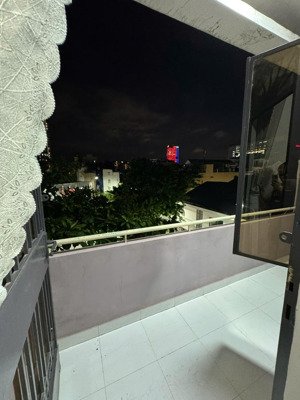 chính chủ cho thuê căn hộ giá rẻ full nội thất tách bếp ban công 30m2 ngay đường d2 bình thạnh