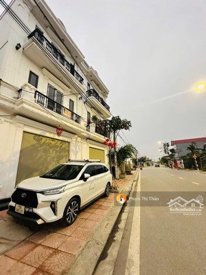 nhà 3 tầng mặt đường đào yêu , gần cầu kiến an tại đào yêu-hồng thái . ôtô đỗ trước nhà ngày đêm