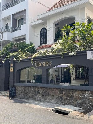 chính chủ hạ giá sâu ngộp bank - bán nhà thành thái, q10 - dt 12x25m - 3 tầng, hđt 55tr, giá: 40 tỷ