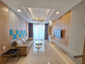 cần bán căn hộ scenic valley 1 -diện tích:133m2.
-gồm có 3pn. sỗ đỏ.ô xe hầm.lh:0962545545