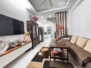 bán nhà tây hồ adv, nhà đẹp, sân rộng rãi , ngõ nông, nở hậu 50m 8.8 tỷ 