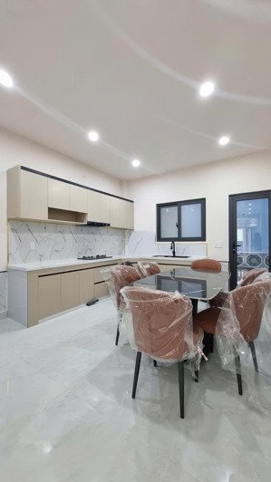 bán nhà quận8 tạ quang bửu chánh hưng.nhà mới xe hơi đỗ cửa 65m2 4x16,5 nhỉnh 9tỷ shr thương lượng.