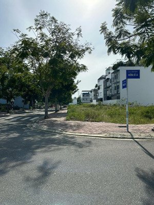 bán lô góc siêu đẹp kđt hà quang 2 sát ngay đường vành đai 2 . giá đâu tư 70tr/m