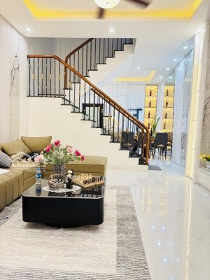 bán nhà phố kim ngưu- q.hbt nhà đẹp-nội thất sang- gần ngã tư lò đúc - 46m2-4 tầng-mt 4.3m-9.68 tỷ