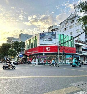 bán nhà vị trí vàng mặt tiền nguyễn văn trỗi - dt: 16x35m - ctxd: 2 hầm + 15 lầu - giá bán: 150 tỷ