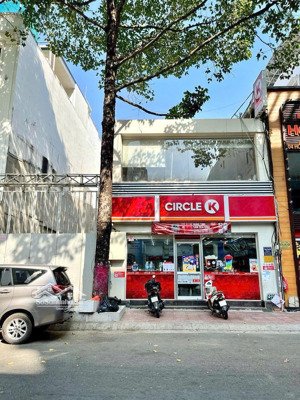 bán rất gấp nhà siêu khan hiếm mặt tiền hai bà trưng - dt: 10 x 25m - 2 lầu - giá bán: 68 tỷ tl