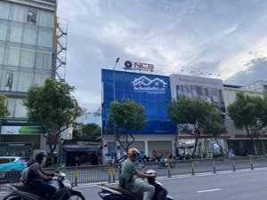 bán mặt tiền cộng hòa, q. tân bình. dt: 7.3 x 25m, hđt: 100tr/th. giá bán: 40 tỷ