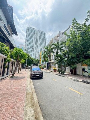 bán căn nhà nội bộ tạ quang bửu. kế chung cư giai việt.