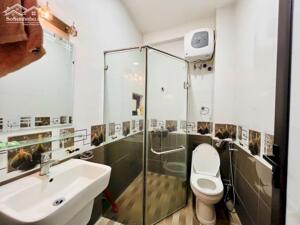 Bán nhà Nguyễn Văn Cừ 38m2 ô tô 7 chỗ vào nhà kinh doanh tốt 11.9 tỷ