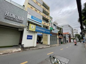 mặt tiền phố huỳnh văn bánh ngang 5m bề thế 3 tầng thu nhập 30tr/th. chỉ 9.5 tỷ