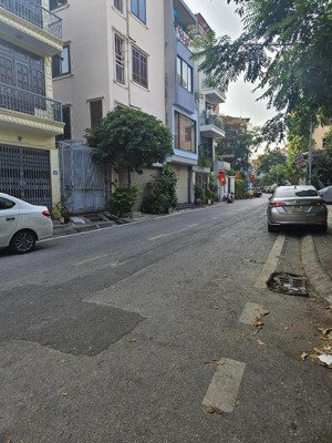 nhà mới 6 tầng thạch bàn, đối diện aeon,ngõ thông nhà 6 tầng thang máy, giá 7,7 tỷ,