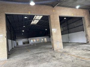 tôi cần cho thuê gấp nhà kho mặt tiền đường tân vạn mỹ phước dĩ an