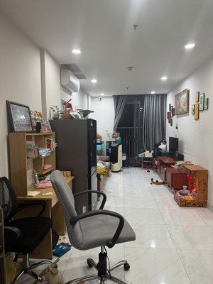 chính chủ cần bán gấp cc 1 pn - sổ sẵn - vị trí thuận lợi