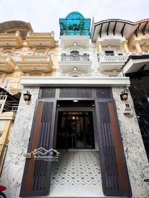 bán nhà đẹp lung linh . lý phục man . thiết kế sang trọng chỉ 10 tỉ nhỉnh