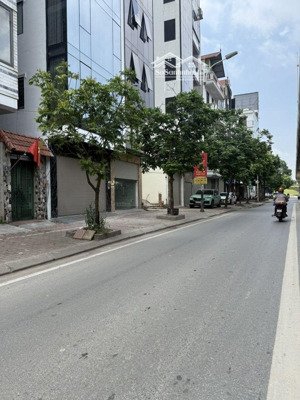 bán nhà mặt phố đàm quang trung , 80m , kinh doanh đa dạng , vỉa hè rộng ,lh 