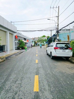 cần bán nhà long trường thủ đức