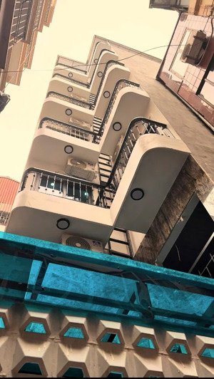 bán toà nhà dòng tiền cách mặt phố trương định 30m dt 53m2 x 7 tầng siêu dòng tiền. lh 