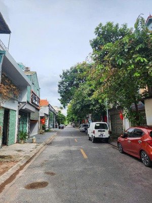 bán căn biệt thự ở mỹ đình gần sân vận động mỹ đình, vị trí rất đẹp giá hơn 200 bằng giá vị trí ngõ