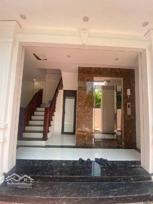bán nhà phố cổ linh -thạch bàn dt 50m26tầng -4ngủ, full nội thất, ôtô đỗ cửa.gía 8tỷ nhỉnh.