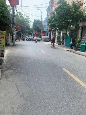 phú lương hà đông hà nội , 30m, 5 tầng giâ hơn 5tỷ xíu.