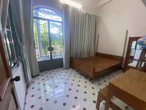 cho thuê nhà mặt tiền đường rộng 12m. khu vực dã tượng, cách biển 500m, nhà 2 lầu, giá thuê 8 triệu