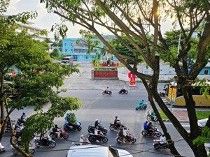 cần bán nhà 3 tầng mt nguyễn hữu thọ,đối diện bệnh viện quân y 17