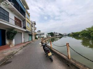 Bán nhà Vườn Hồ 2,Cự Khối 3 tầng,83m,Mt8.2m oto tránh nhỉnh 16 tỷ