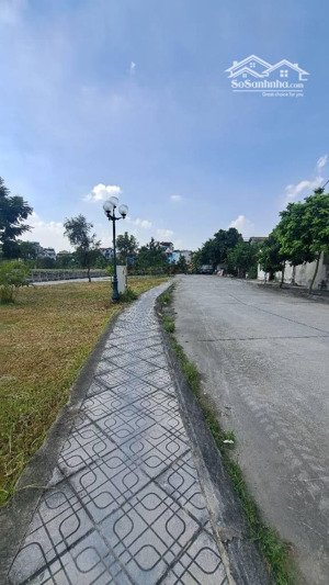 đất đẹp việt hưng,long biên, view hồ điều hoà, công viên,vỉa hè 2 bên,vị trí vàng, ô tô tránh dừng