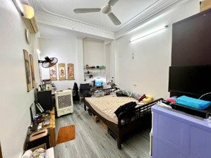 chủ nhà cần bán nhà nguyễn trãi hà đông,dt 42m2,4 tầng,mặt tiền 3.3m giá 8,6tỷ (giá cũ9,5 tỷ)