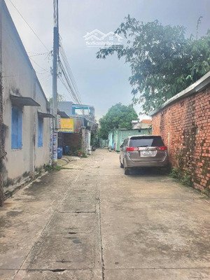 nhà rộng-100m2- giá chỉ 3.65 tỷ-hẻm xe hơi-p.dĩ an-100m 5x24m cách trung tâm hành chính dĩ an 1.5km