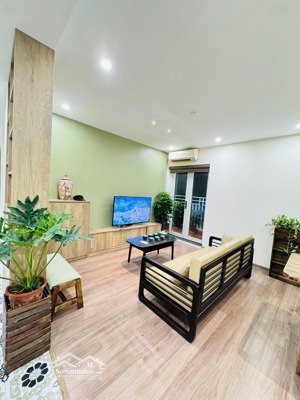 bán căn hộ tt gần ngã tư thái hà- láng hạ 100m2- lô góc- 2 mặt thoáng - ô tô đỗ cầu thang-3pn-2vs