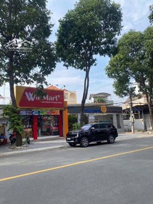 nhà mặt tiền kinh doanh thích quảng đức 6x30 m , thổ cư 150m2 giá chỉ 16 tỷ tl