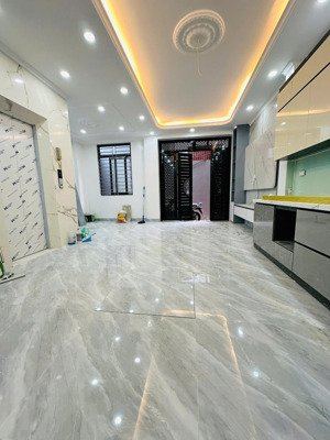 chính chủ cần bán nhà xây mới 5 tầng tại hoàng liệt, hoàng mai, nhà mới, sổ sẵn công chứng ngay