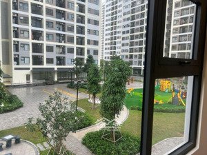 căn 3pn s7.02 view nôi khu hướng mát,nhìn được hồ bơi , gần các tiện ích của khu, giá 3.2200 tỷ