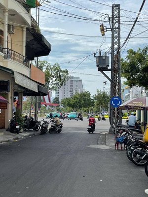 nhà mặt tiền đường núi một trung tâm nha trang giá 3,3 tỷ