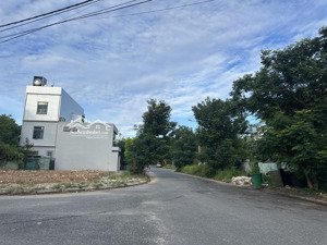 bán lô góc 2 mặt tiền đường nước mặn 3 đất xây cao tầng cách sông vài bước chân giá tốt