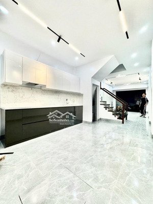 bán nhà 105 doãn kế thiện, dân xây, lô góc, thoáng sáng, 41m2, giá chỉ 8.5t (có thương lượng)