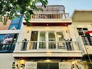 giá rẽ nhất thị trường , 1tr5 căn ngay trung tâm quận 10