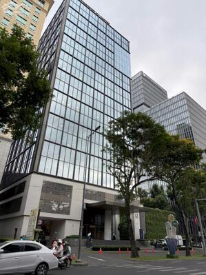 Bán tòa nhà văn phòng mặt tiền Nguyễn Gia Thiều, Q. 3, thu nhập 1,2 tỷ/tháng. Giá bán: 580 tỷ