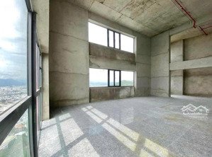 căn hộ view biển cao tầng , gần biển và trung tâm tp nha trang