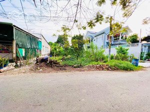 đất mặt tiền đường nhựa rộng 6m tại đường tân hiệp 4, hóc môn, cách chợ hóc môn chỉ 2km. 700 triệu