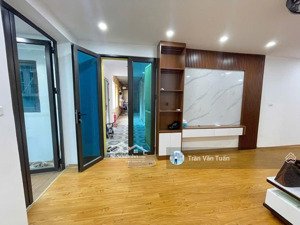 bán căn hộ tt ở trần quốc hoàn- cầu giấy , cạnh đh ngoại ngữ, 72m 3pn + 2wc, full nội thất, 4 tỷ