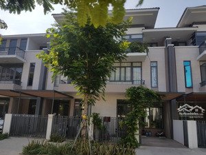 cho thuê nhà lavila- kiến á nhà bè- nội thất cao cấp đầy đủ- 4 phòng ngủ - 28 triệu / tháng