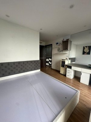 cho thuê căn 2 ngủ 70m2 ct15 green park kđt việt hưng. full nội thất.