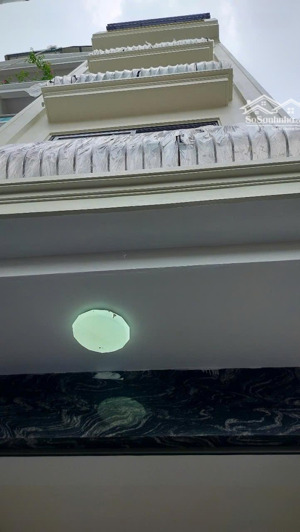 siêu phẩm long biên - 5 tầng thang máy - dt 50m2 thông sàn - vị trí đẹp - ô tô đỗ gần - ngõ thông