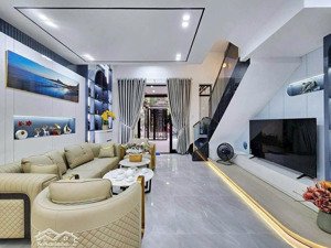 nhà 3 tầng, dtsd 218,2m2. chỉ 7.8 tỷ